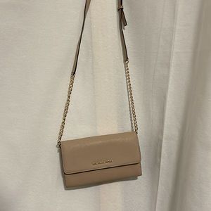 Michael Kors Cross body wallet